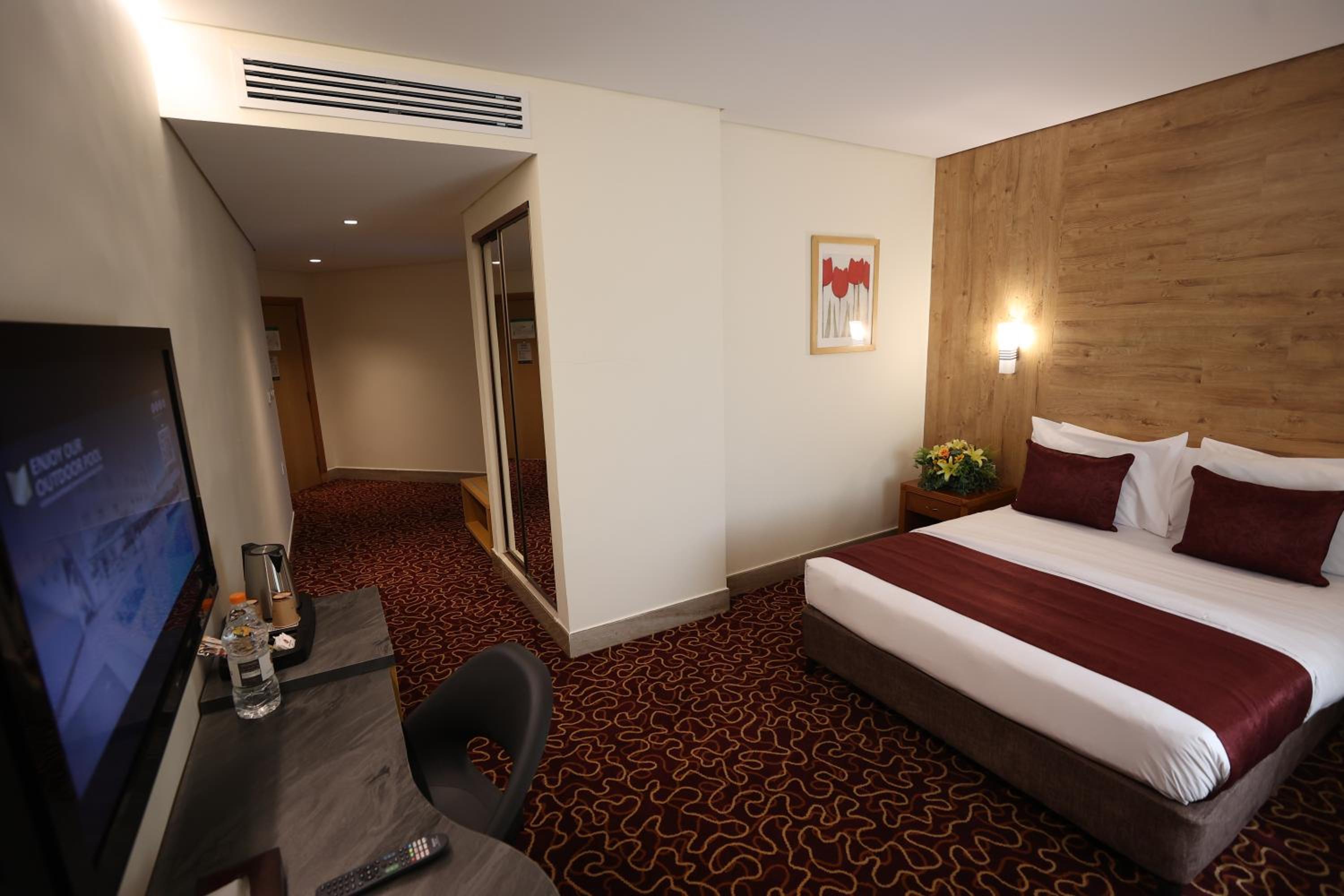 غرفة سوبيريور بسرير مزدوج، GENEVA HOTEL 4/10