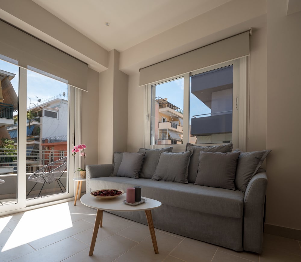 12 Keys Athens Apartments 24/50
