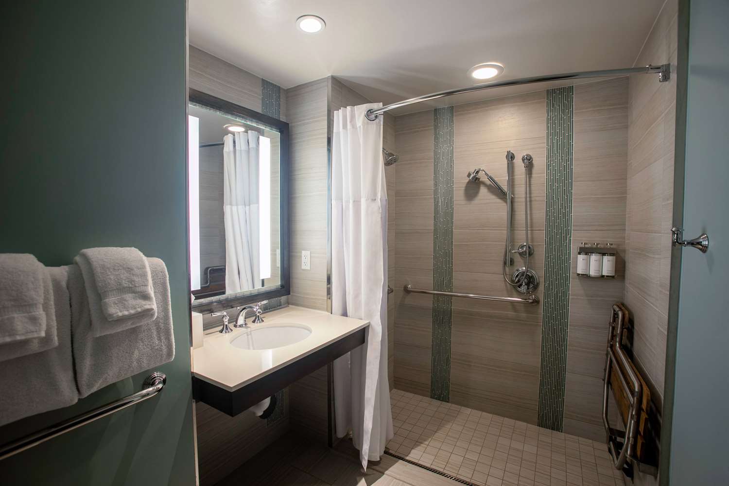 Wyndham Grand Jupiter at Harbourside Place 41/43