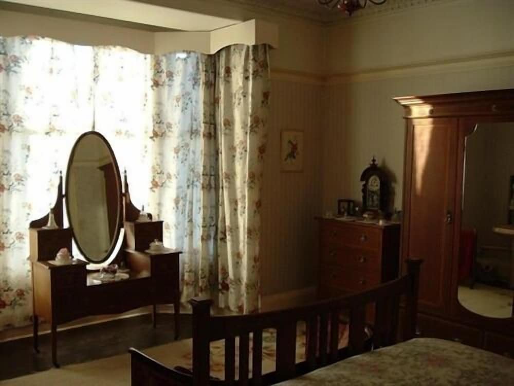 Carlton Seamill B&amp;B 12/50