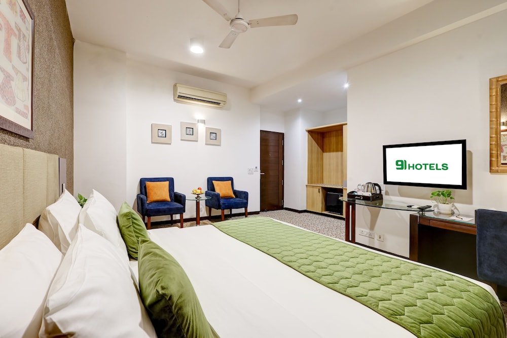 Stately Suites, Golf Course Road 21/58