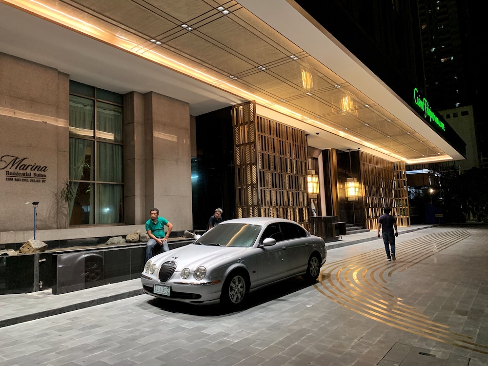 Amazing Marina Residential Suites 39/50