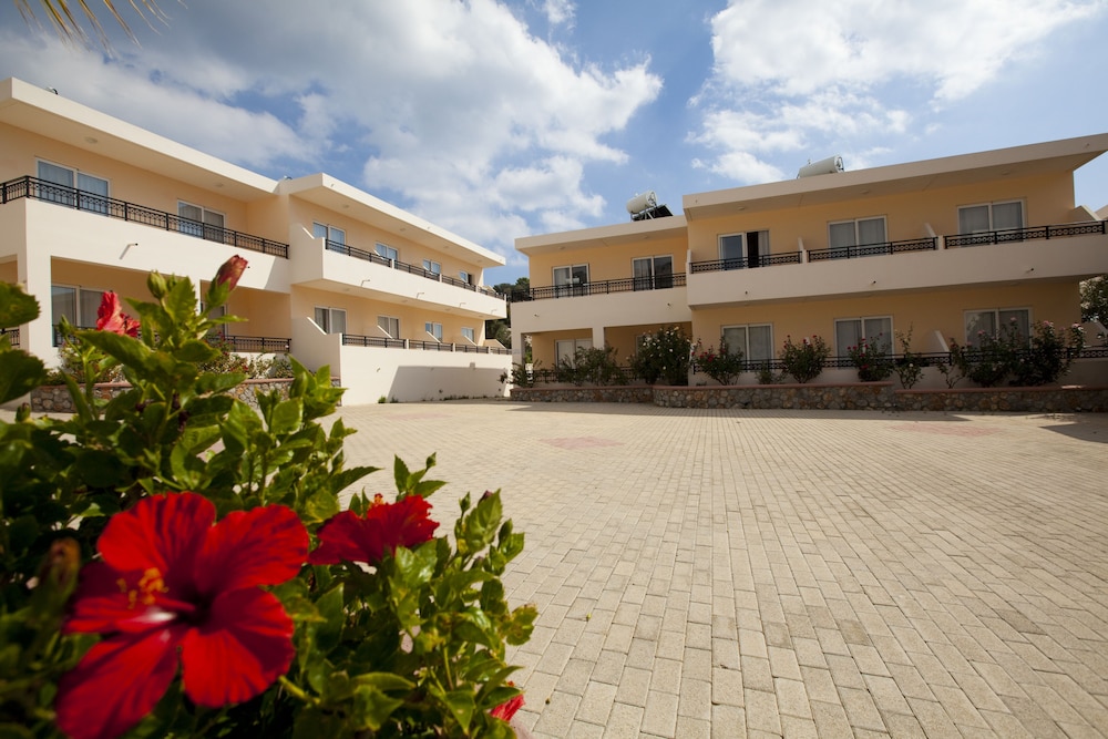 Lindos Nest Hotel 67/74
