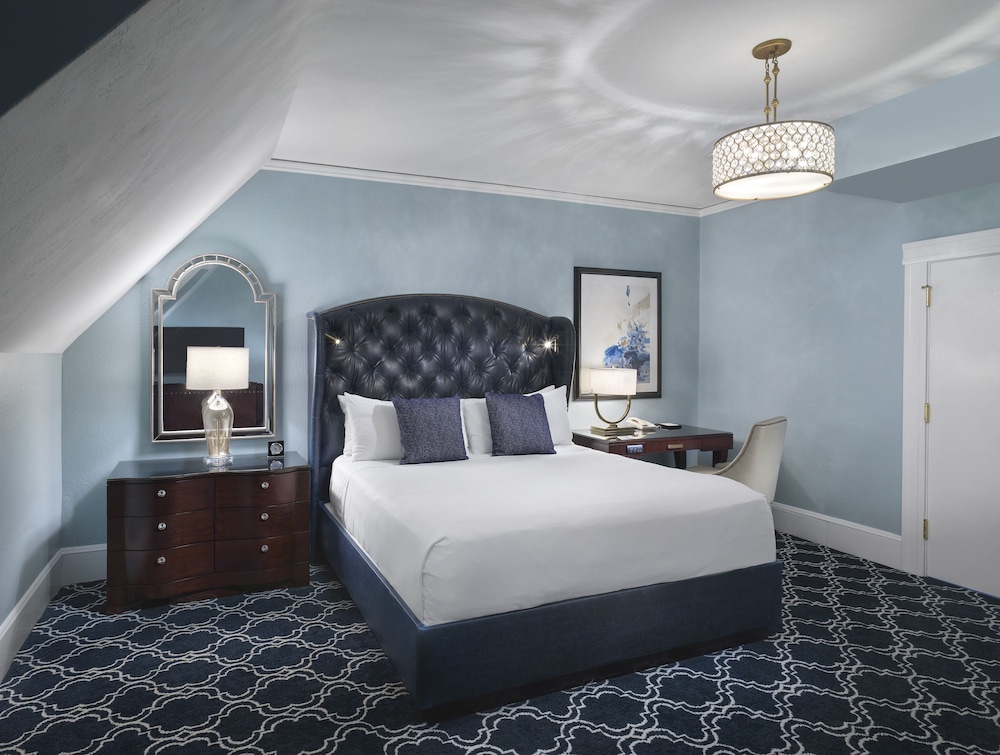 Classic, Queen Bed