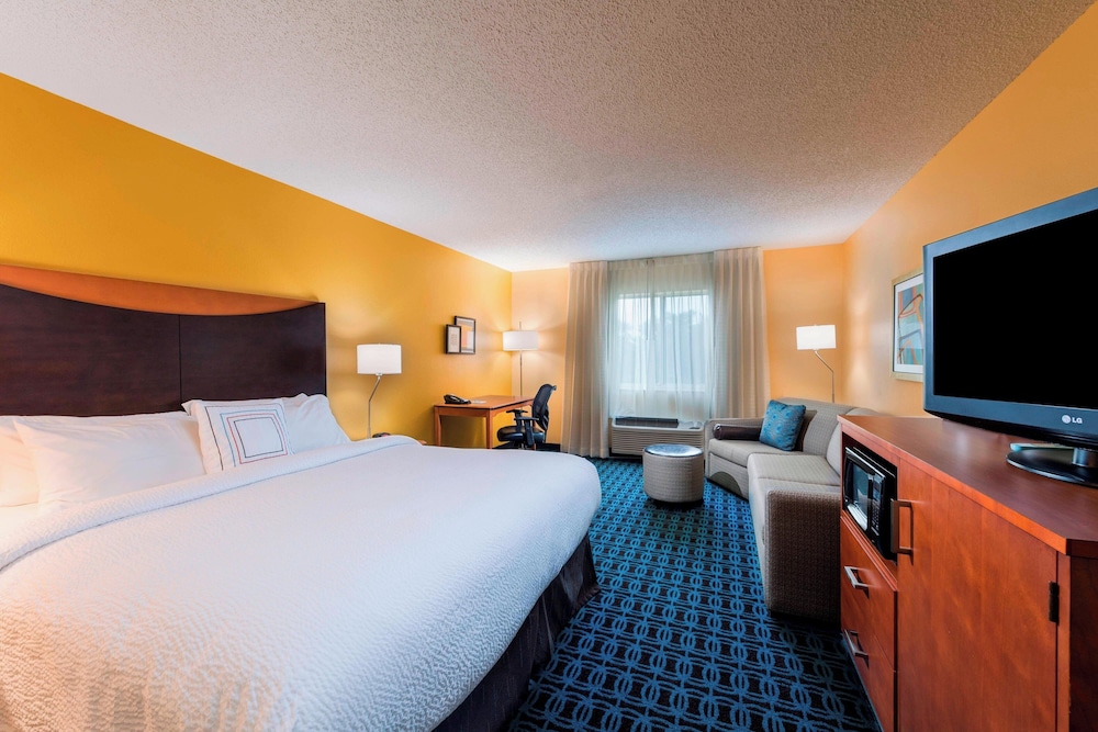 ROOM, KING BED, SOFA, ACCESSIBLE