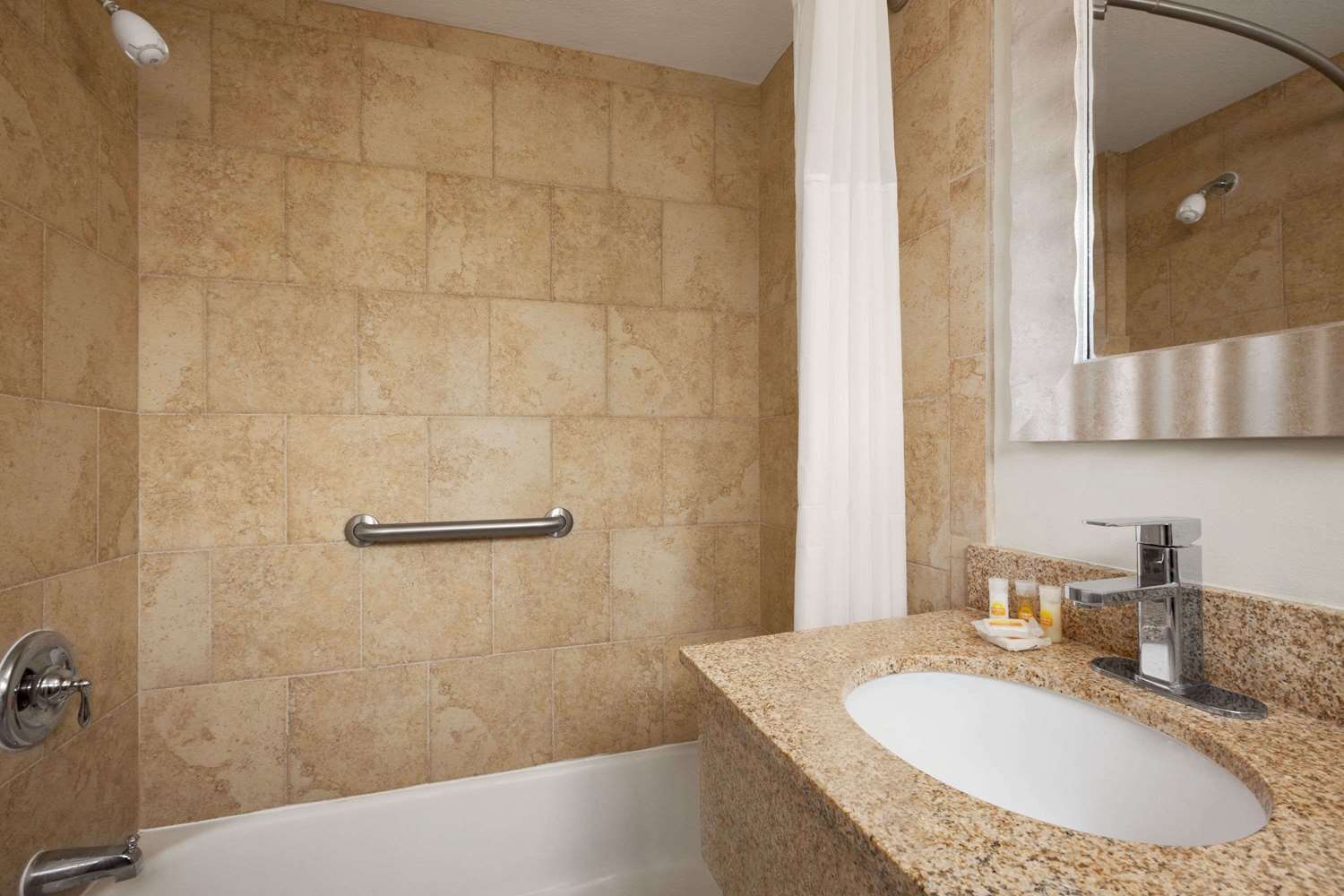 Days Inn By Wyndham West Yarmouth/Hyannis Cape Cod Area 16/16