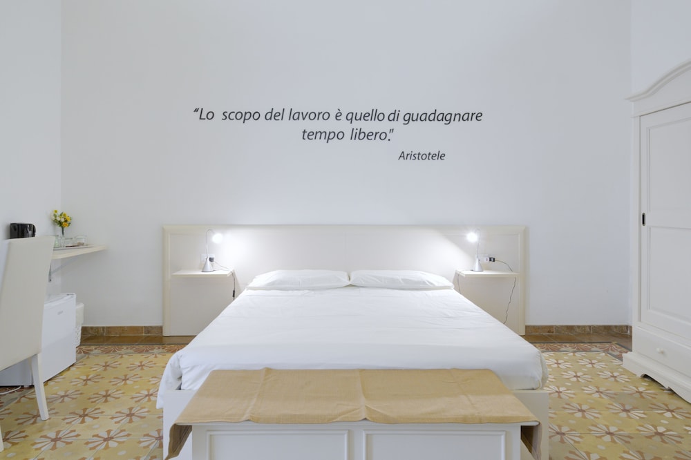 Ada Suites 6/62