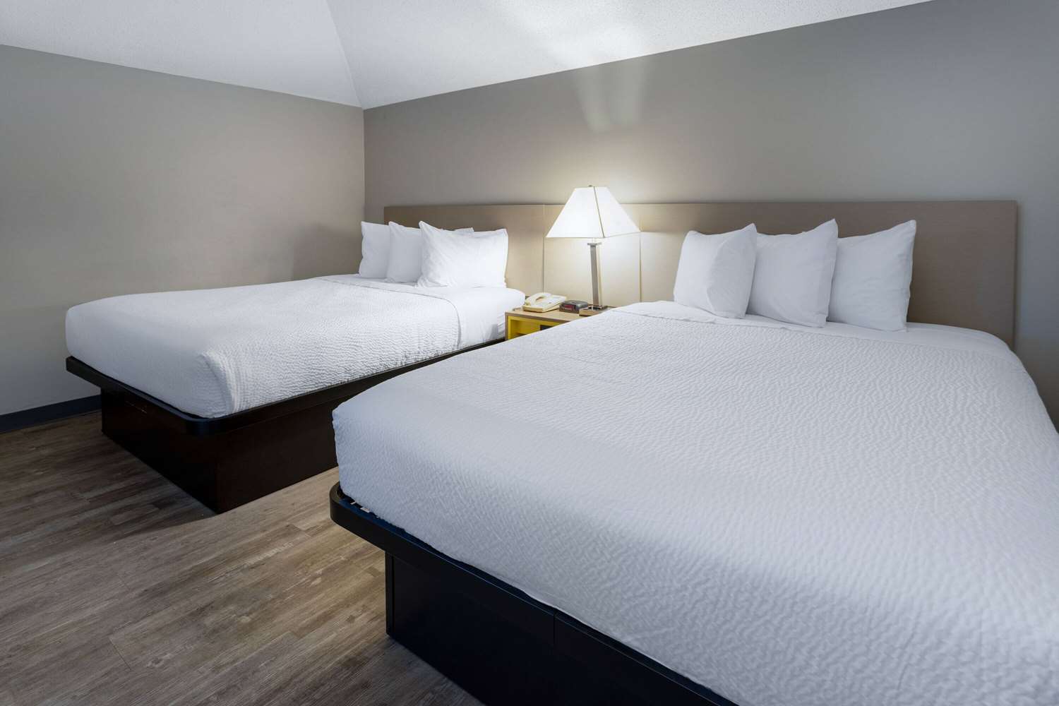 Days Inn & Suites By Wyndham Cherry Hill - Philadelphia 17/35