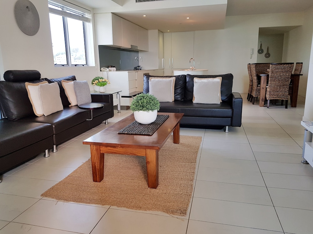 Blue C Coolangatta 55/77