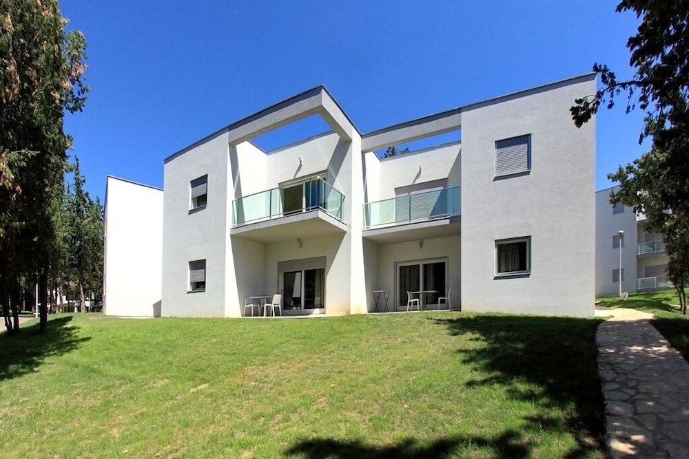 Crvena Luka Family Hotel