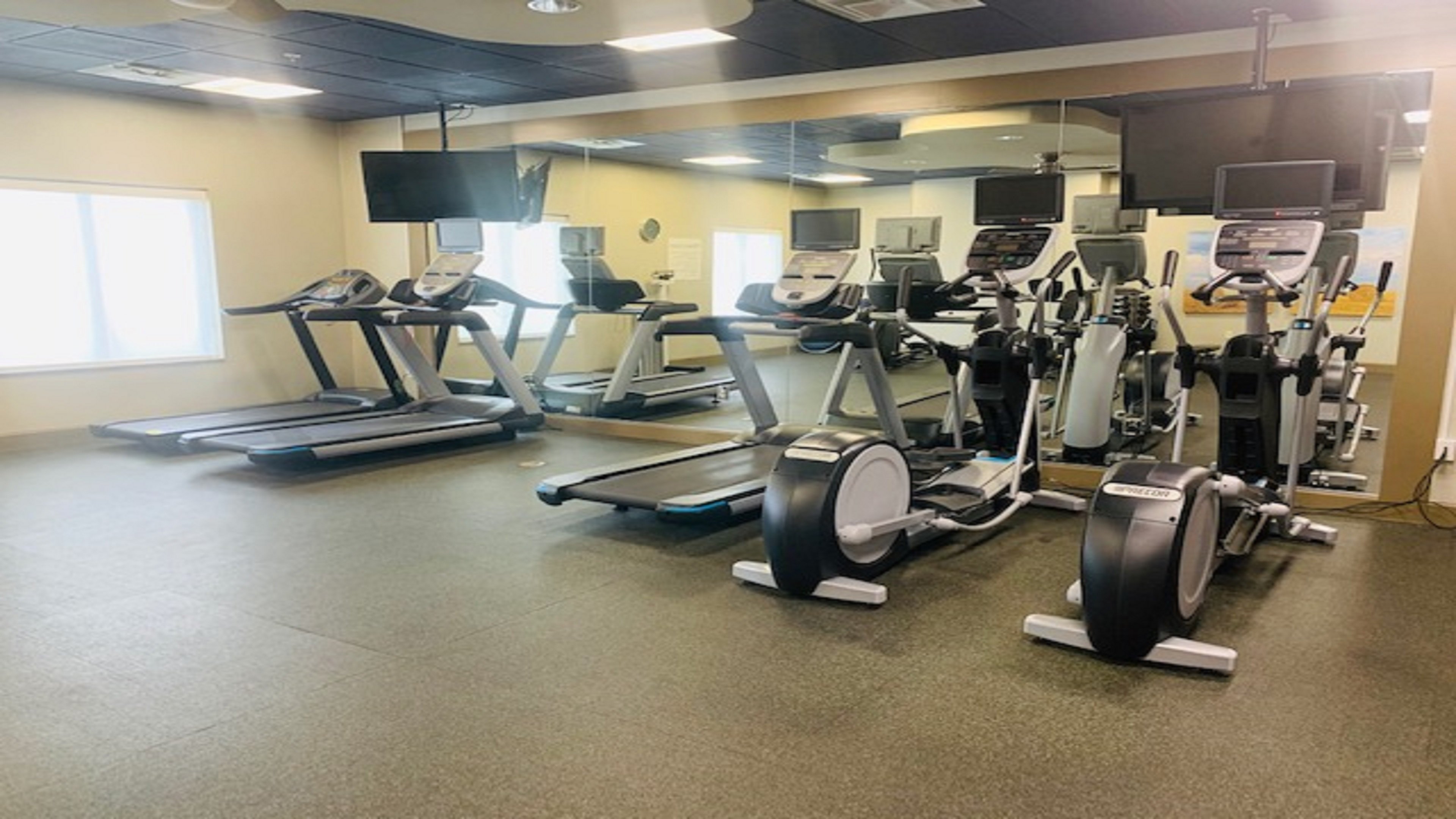 Holiday Inn Express Hotel and Suites Perry-National Fairground Area 47/68