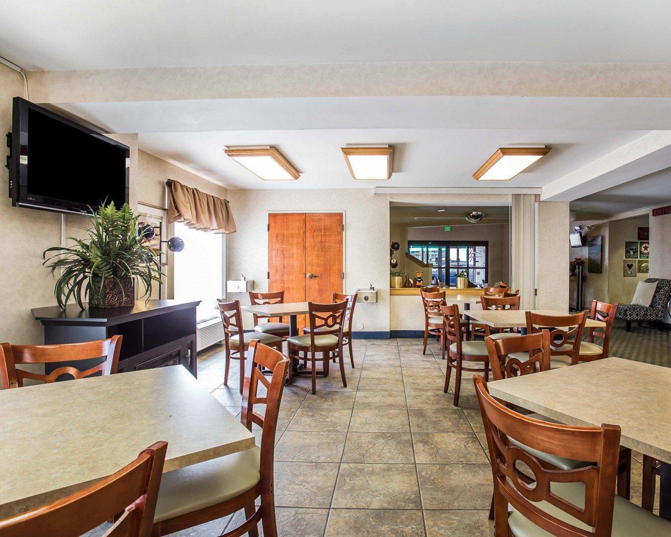 Econo Lodge Denver International Airport 28/37
