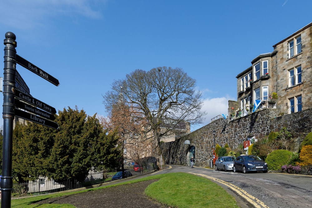 Castle Walk Bed & Breakfast 38/47