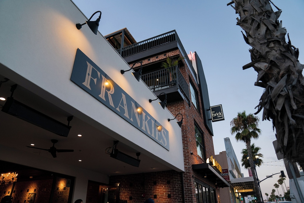 The Brick Hotel 3/50