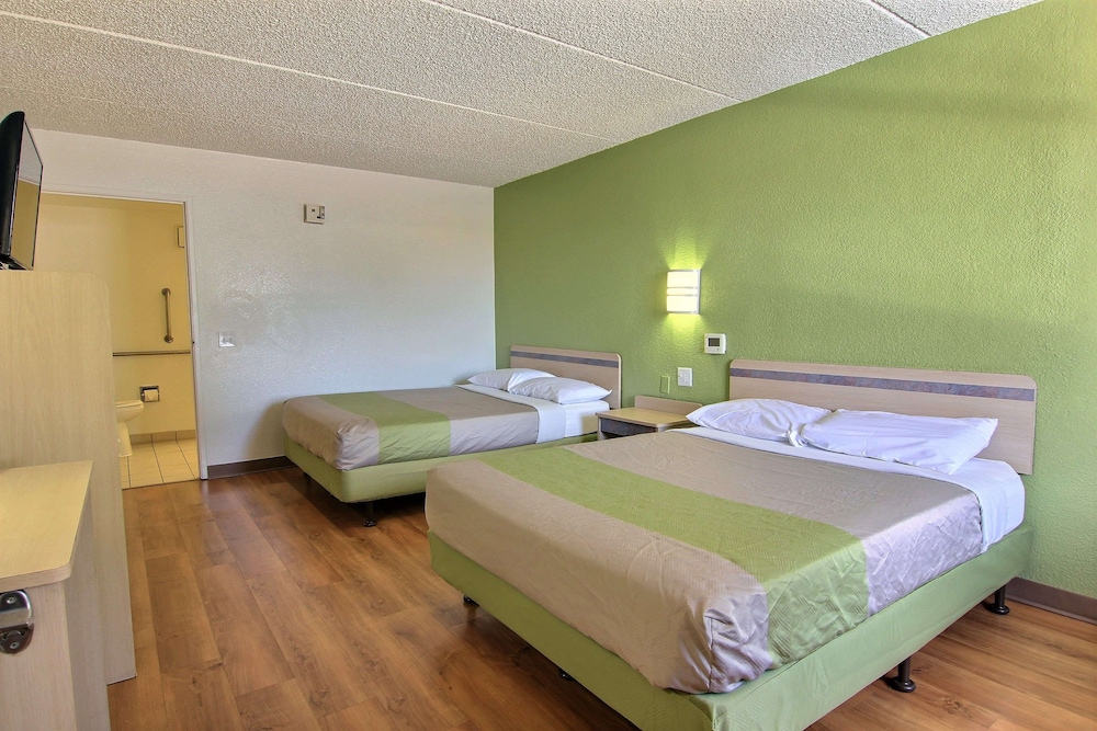 Motel6 Austin, TX - Central Downtown UT 27/53