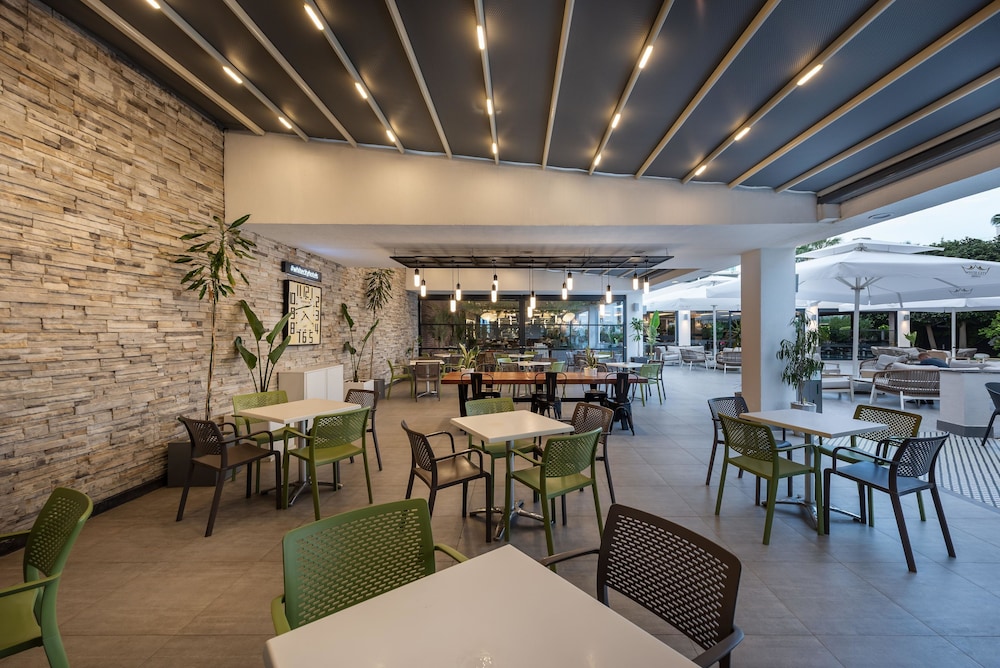 White City Resort 66/80