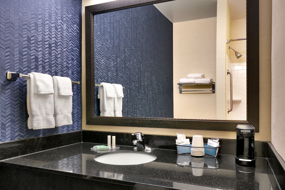 Fairfield Inn Suites Tallahassee Central 32/35
