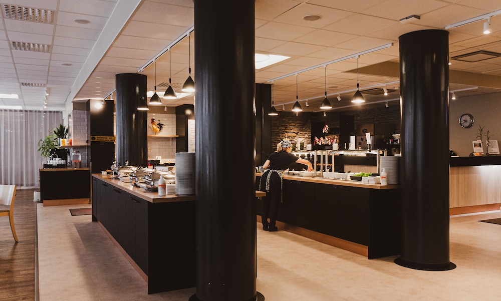 restaurant cafeteria