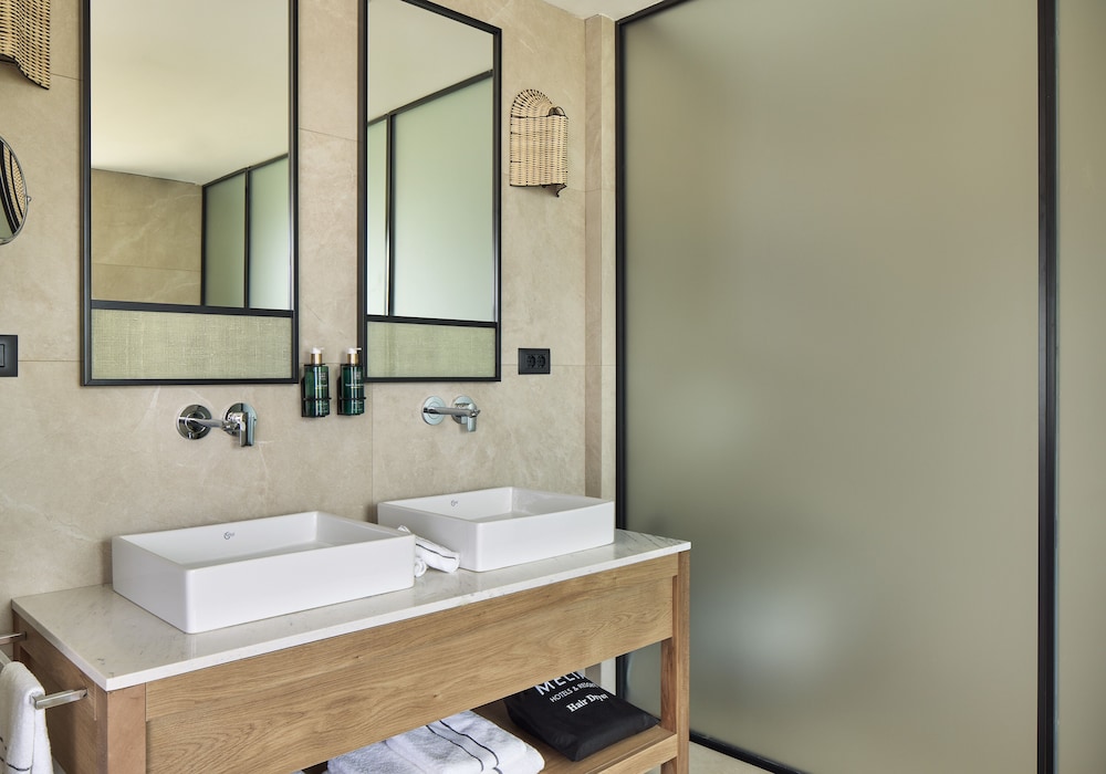 Grand, the Level, Suite, King Bed, Beach Side