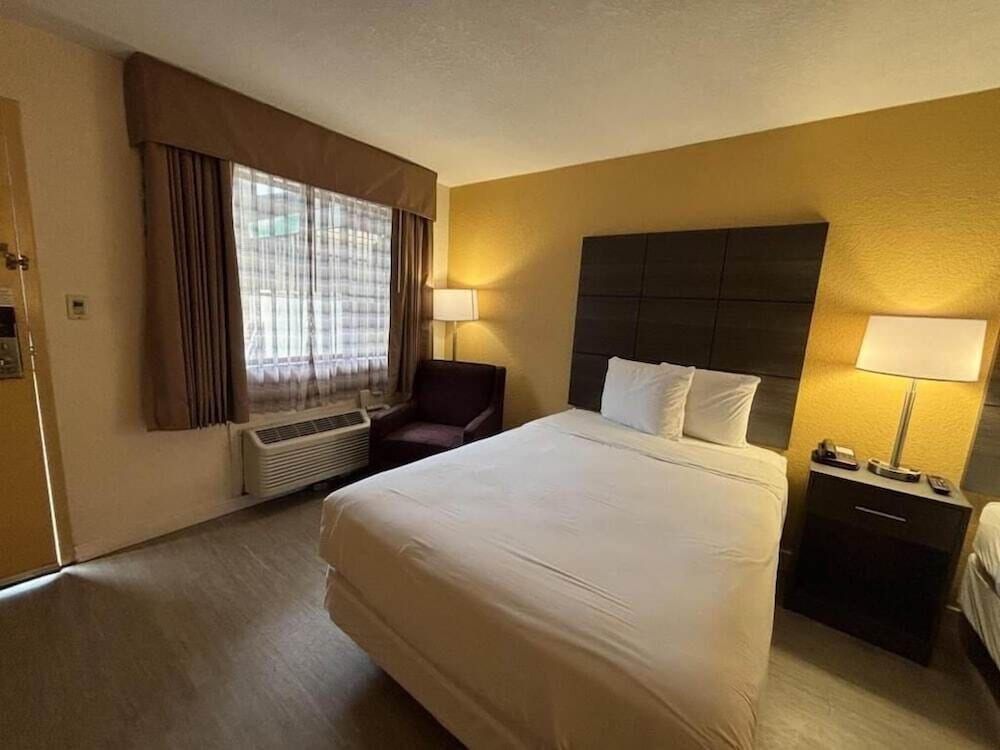 ROOM, DOUBLE BED, KITCHEN