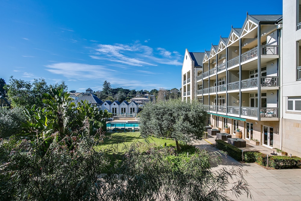 PORTSEA VILLAGE RESORT 8/69