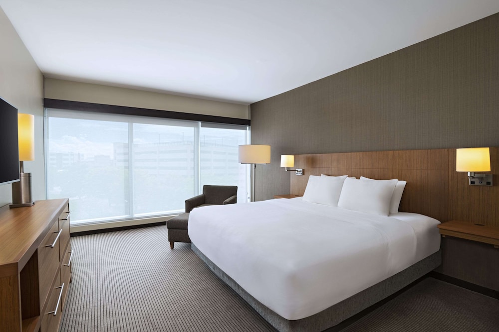 Hyatt Place Greensboro Downtown 17/50