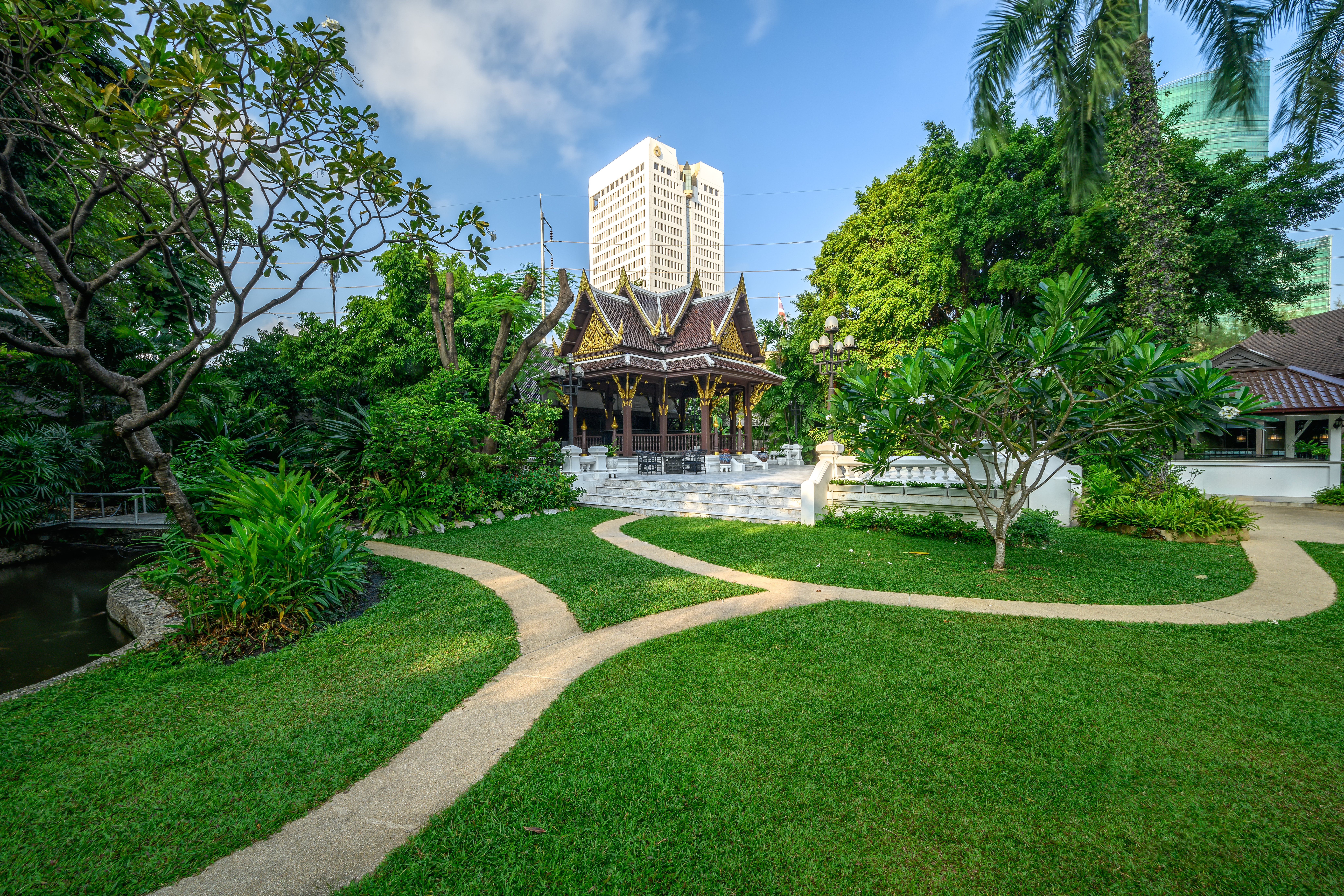 Centara Grand At Central Plaza Ladprao Bangkok 77/82