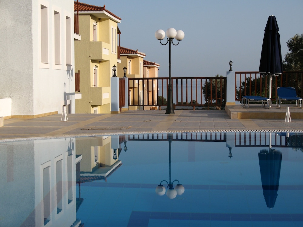 Kyma Hotel 36/67