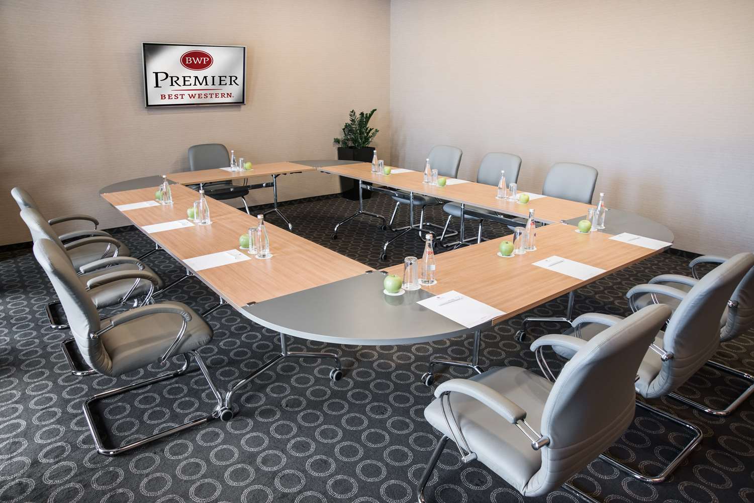 Premier Sofia Airport Hotel 42/46