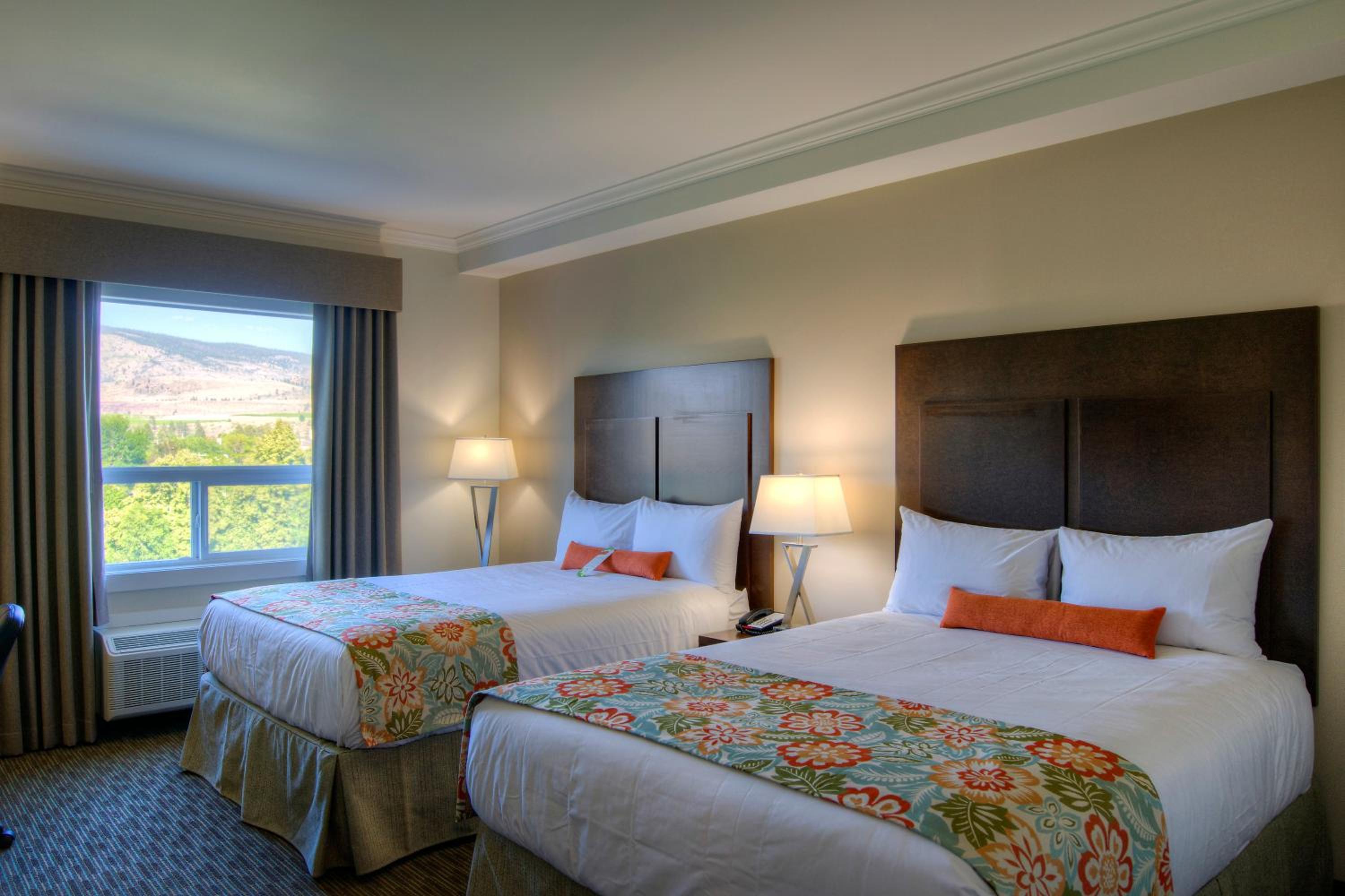 Coast, 2 Queen Beds, Kitchen