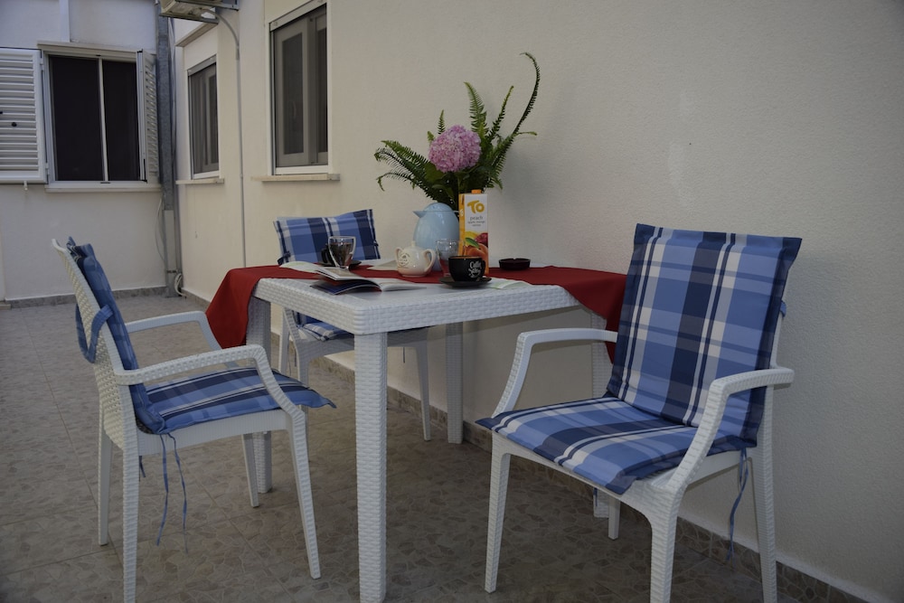 Jele Rooms 33/50