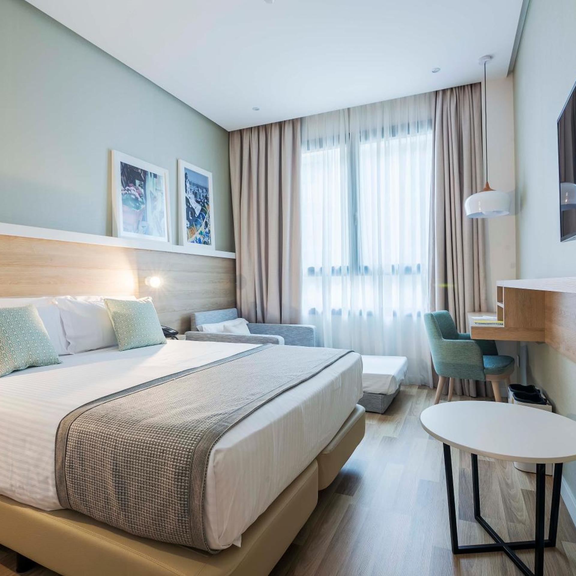 Room, Triple