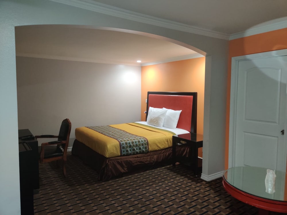 LYFE INN & SUITES by AGA - LAX Airport 27/60