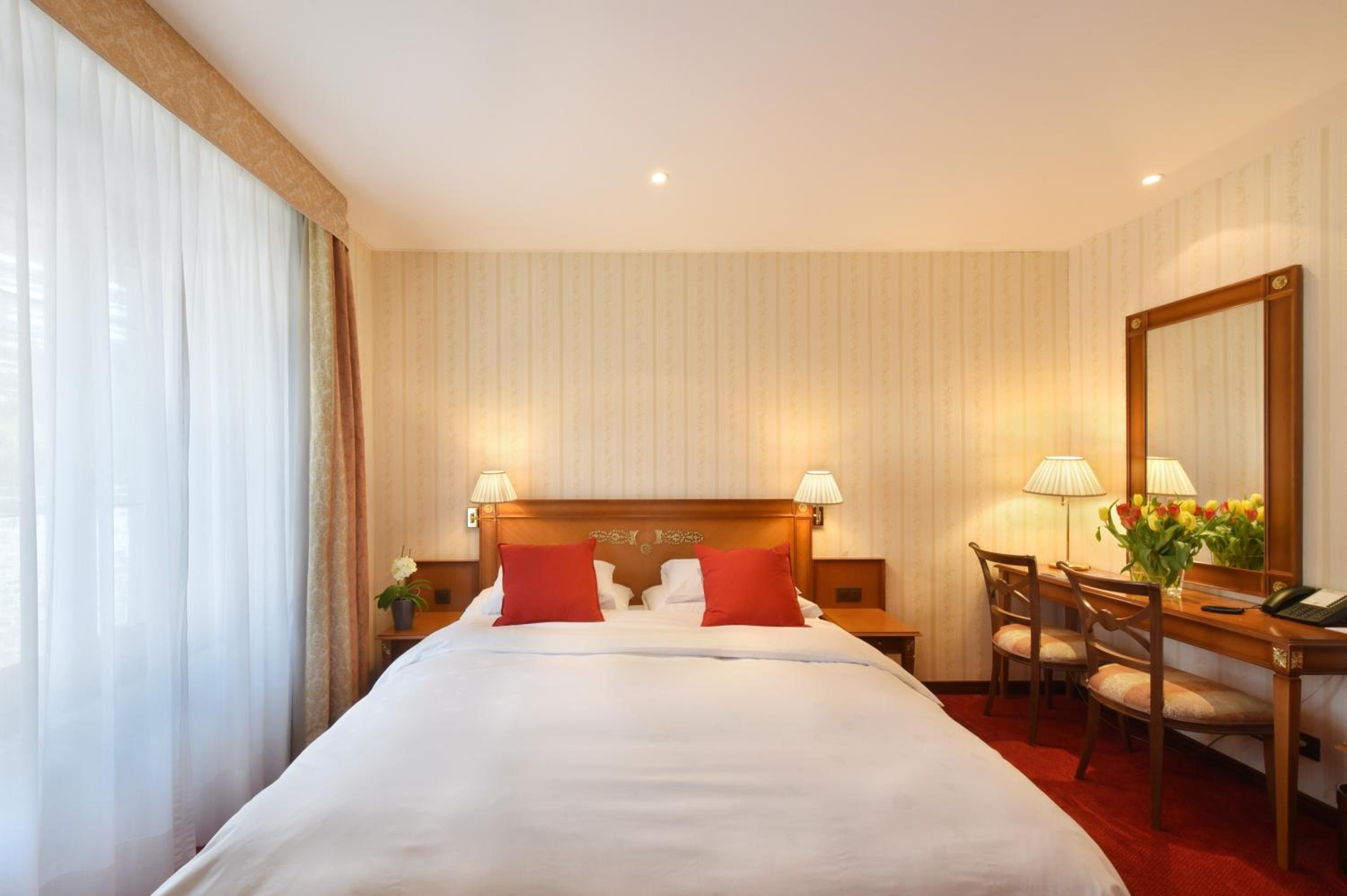 Standard, Double Bed, City Side