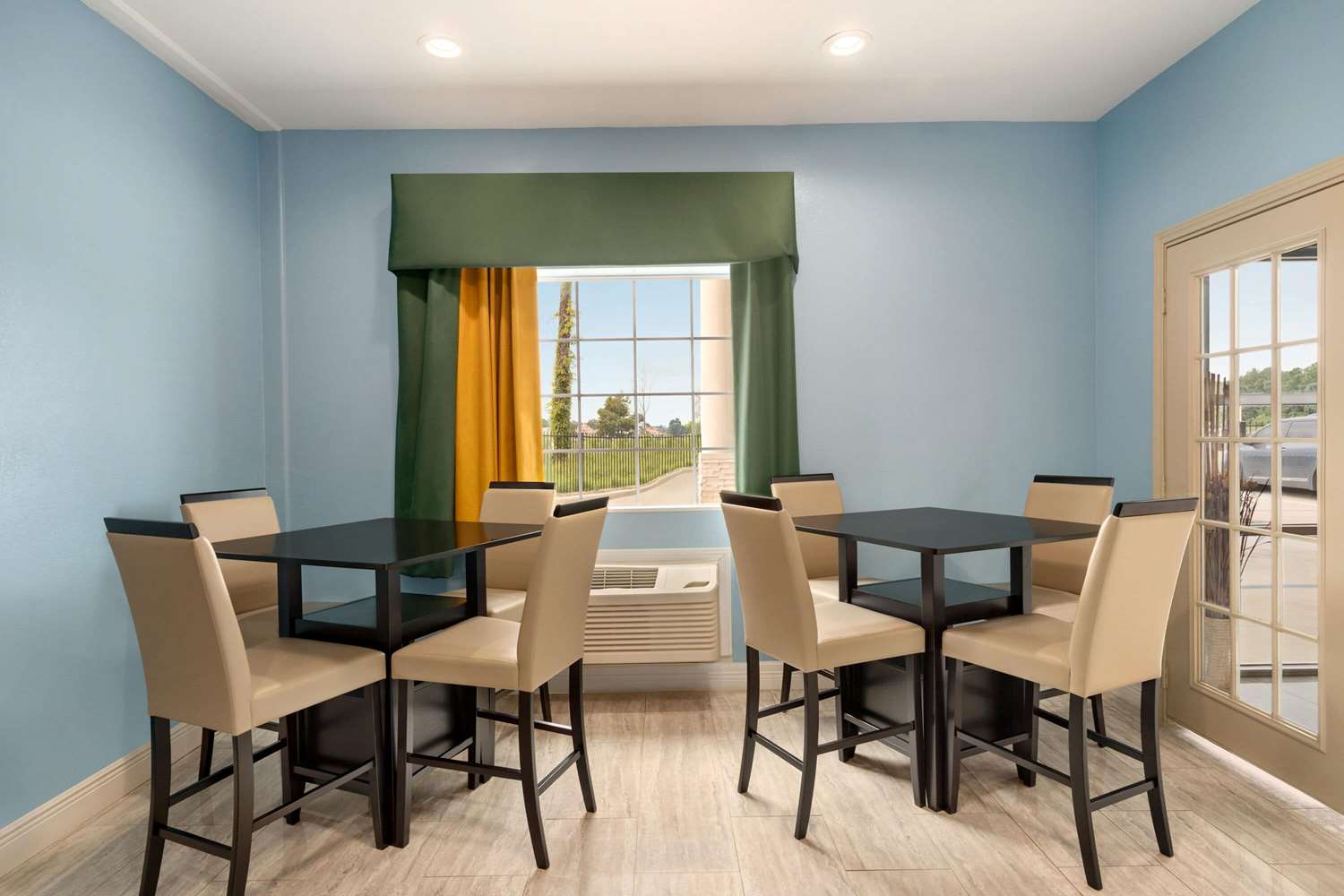 Baymont By Wyndham Kingwood — 6