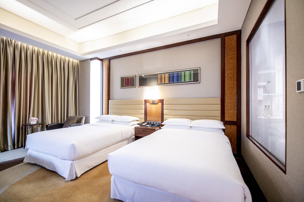 Crowne Plaza Tianjin Binhai Center 22/64