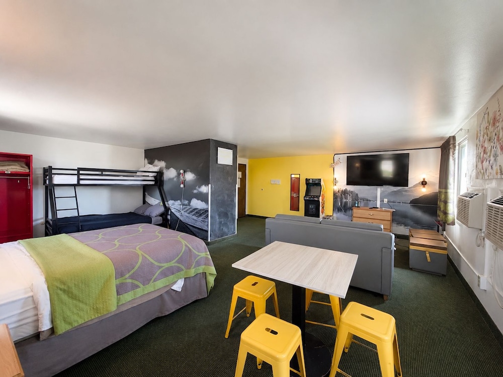 Family, Queen Bed, Kids Area، Fairbridge Inn And Suites 3/7