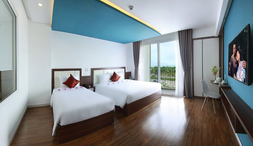 Rich Hotel 26/49
