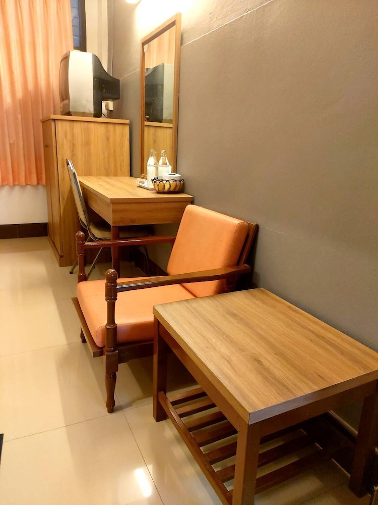 SURIWONG CHUMPHON HOTEL 54/59