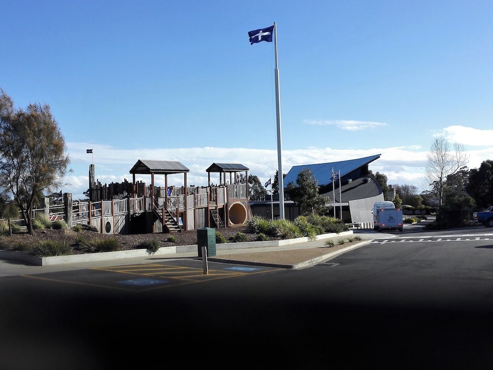 Eureka Lodge Motel 30/50