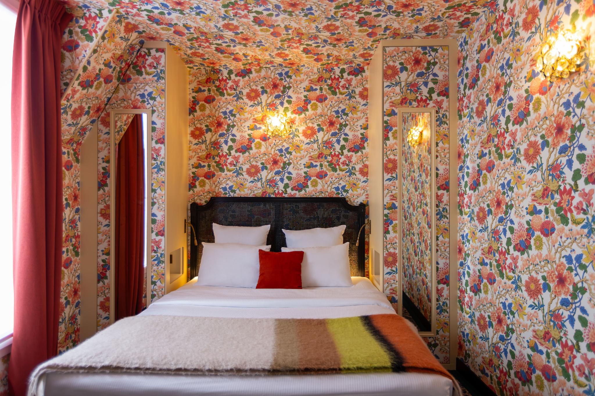 SUPERIOR, DOUBLE BED