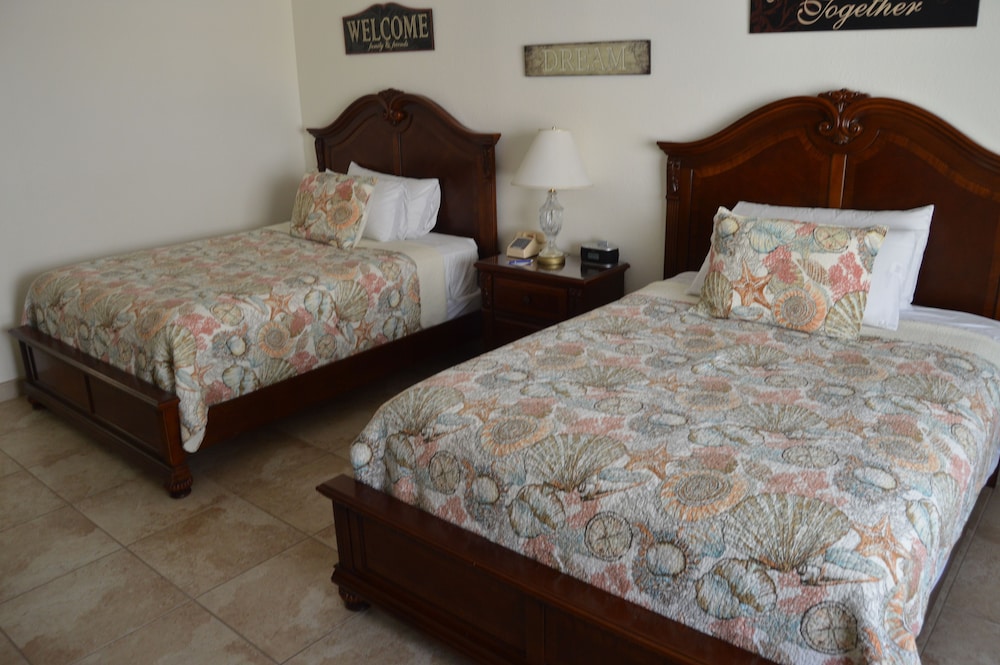 North, Studio, 2 Queen Beds, City View