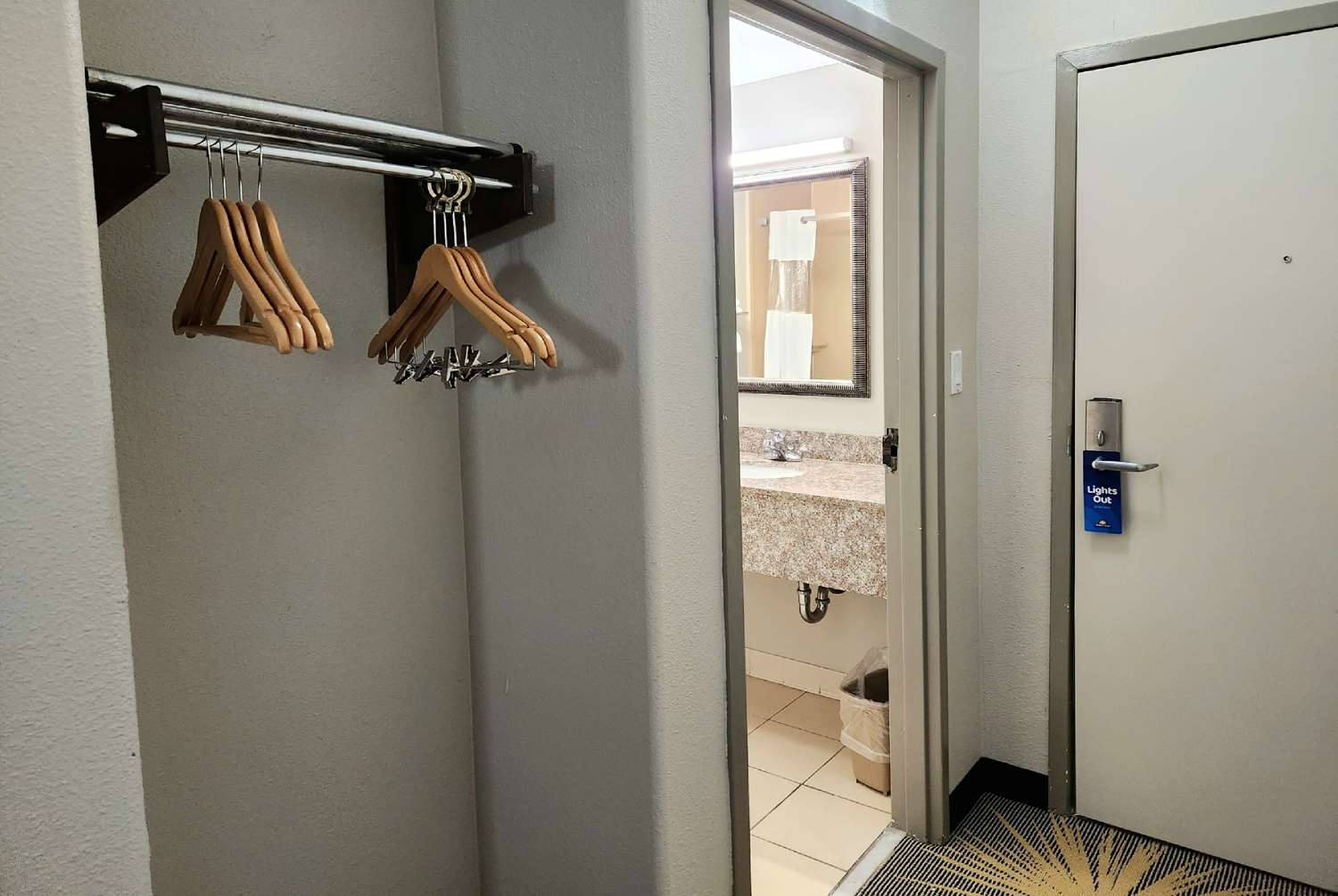 Days Inn by Wyndham LaPlace- New Orleans 19/33