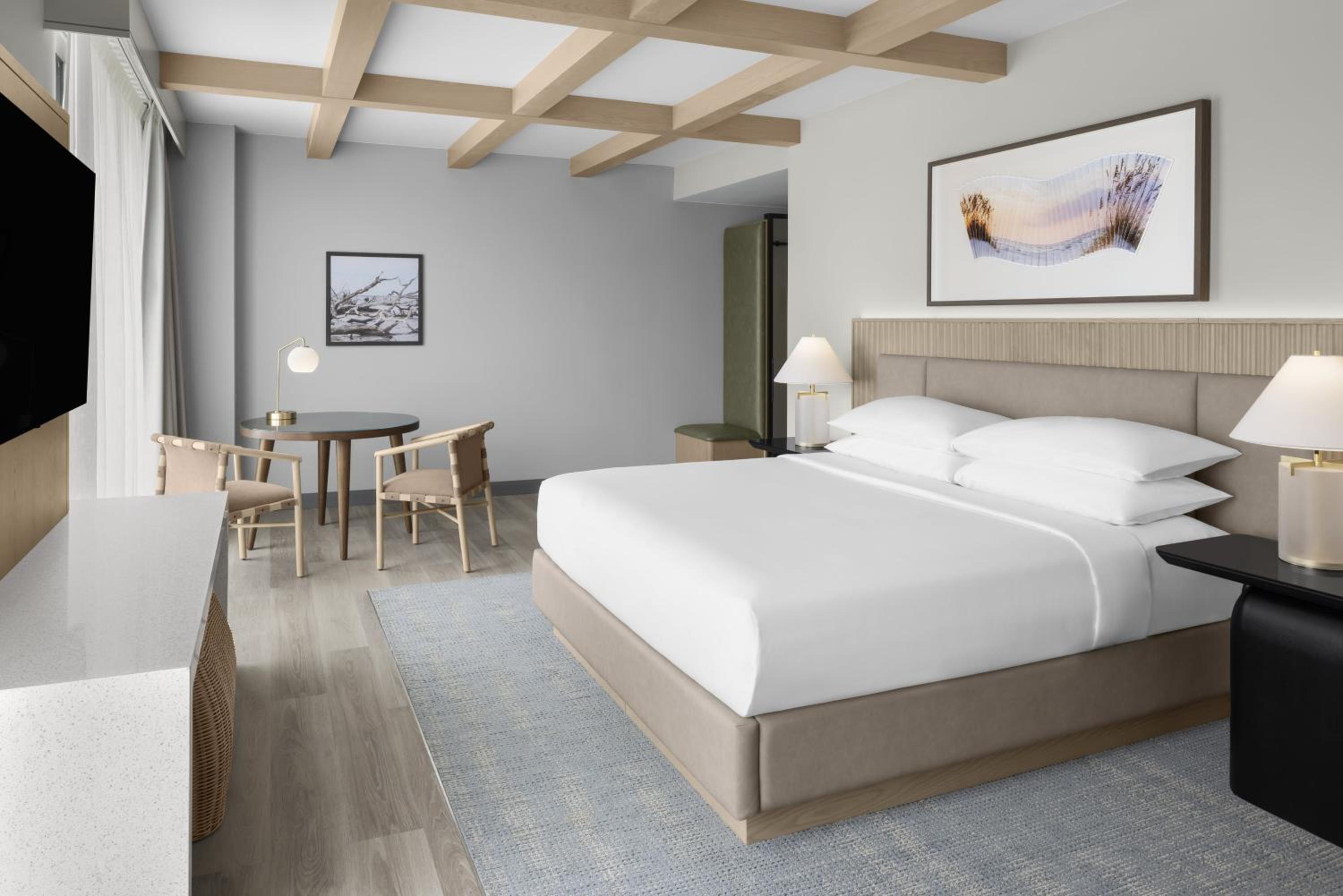 JUNIOR SUITE, KING BED, CORNER, ACCESSIBLE