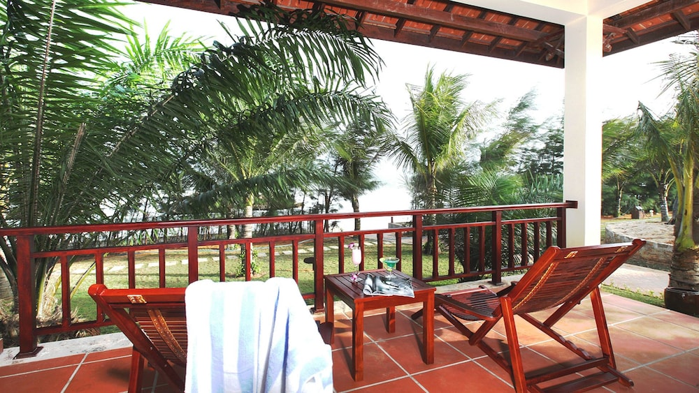 Golden Coast Resort And Spa 36/50