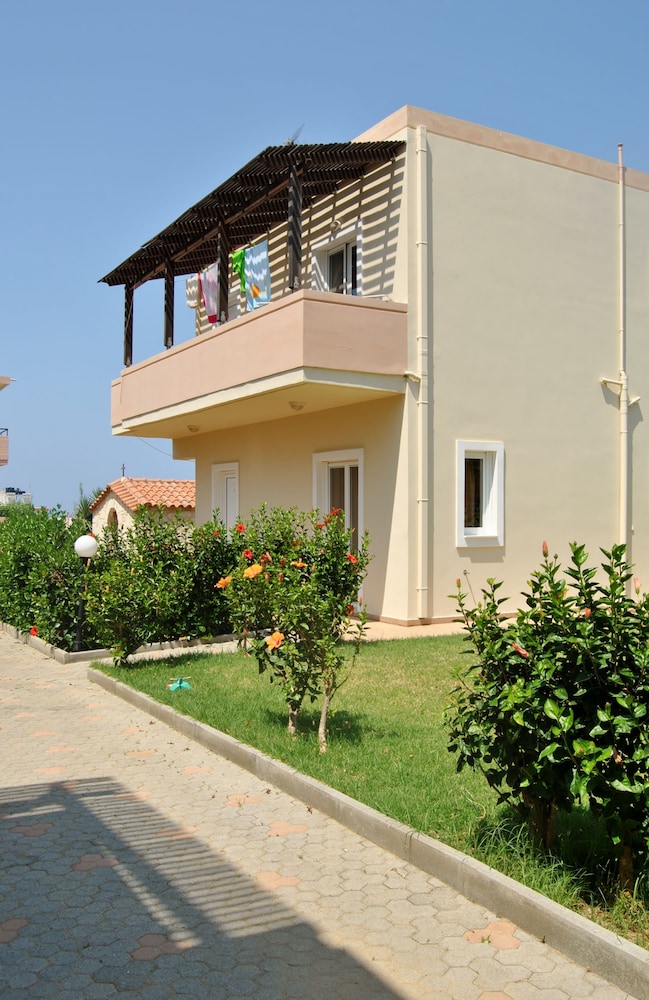 Dimitra &amp; Evdokia Hotel 32/38