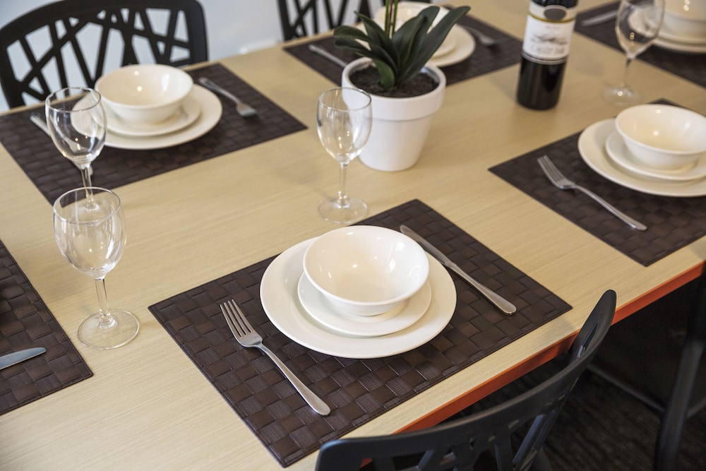 Waltzing Matilda Hotel 33/44