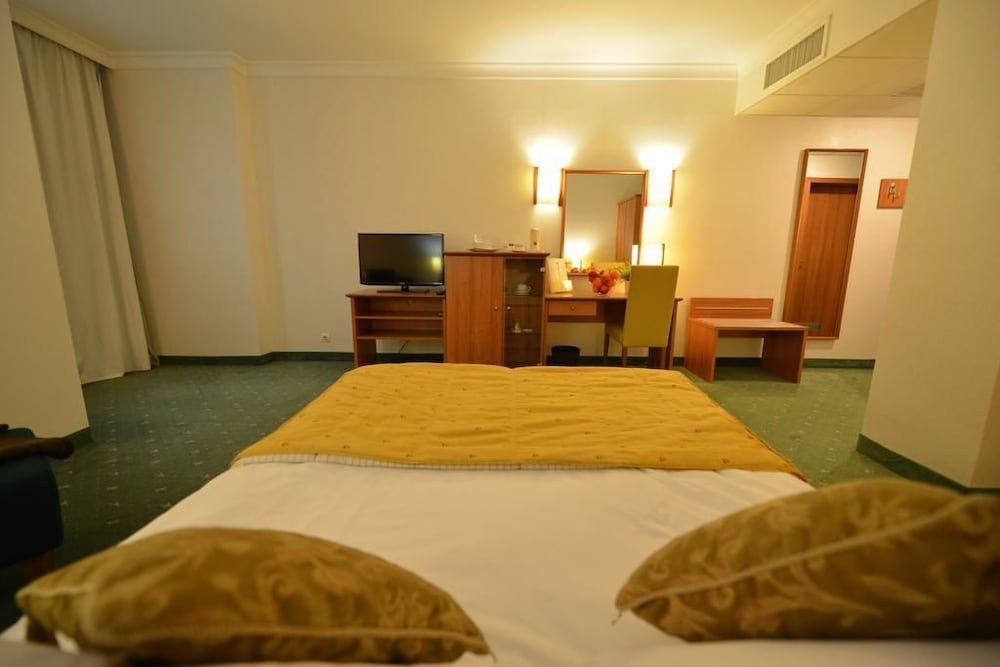 Karpos Hotel 17/50