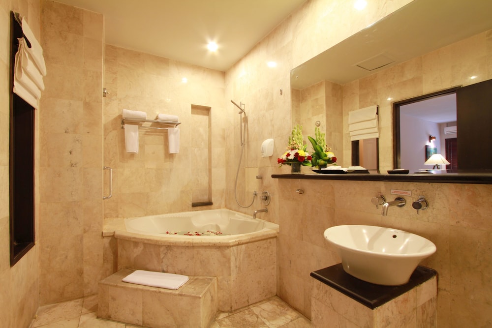 The Lokha Legian Resort and Spa 39/75