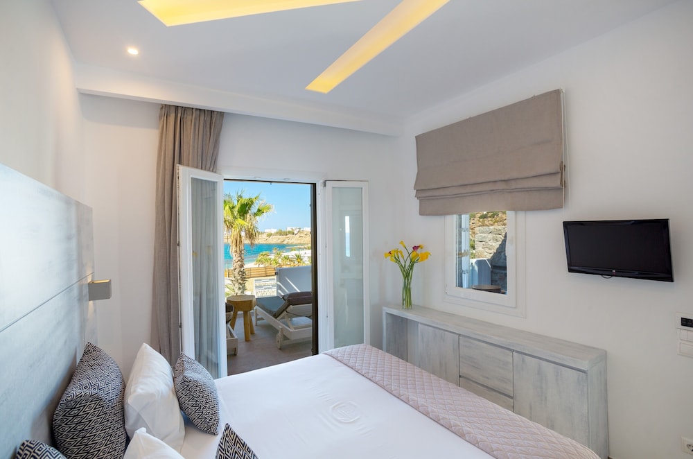 Superior, Twin Beds, Sea View, Outdoor Jetted Tub, Sofa, Balcony